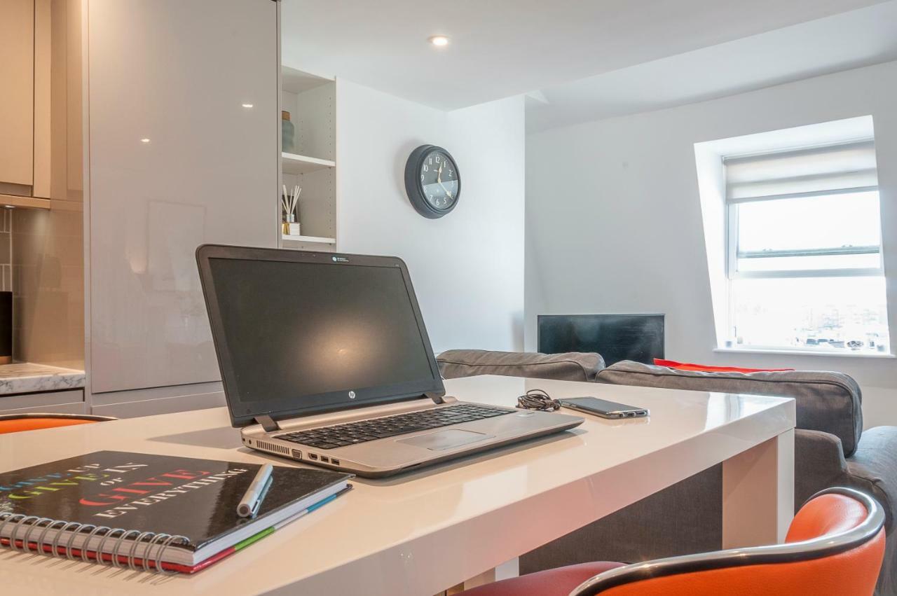 Pure B - Exceptional Views Of Tamar & Royal William Yard With Free Parking & Wifi Lägenhet Plymouth Exteriör bild